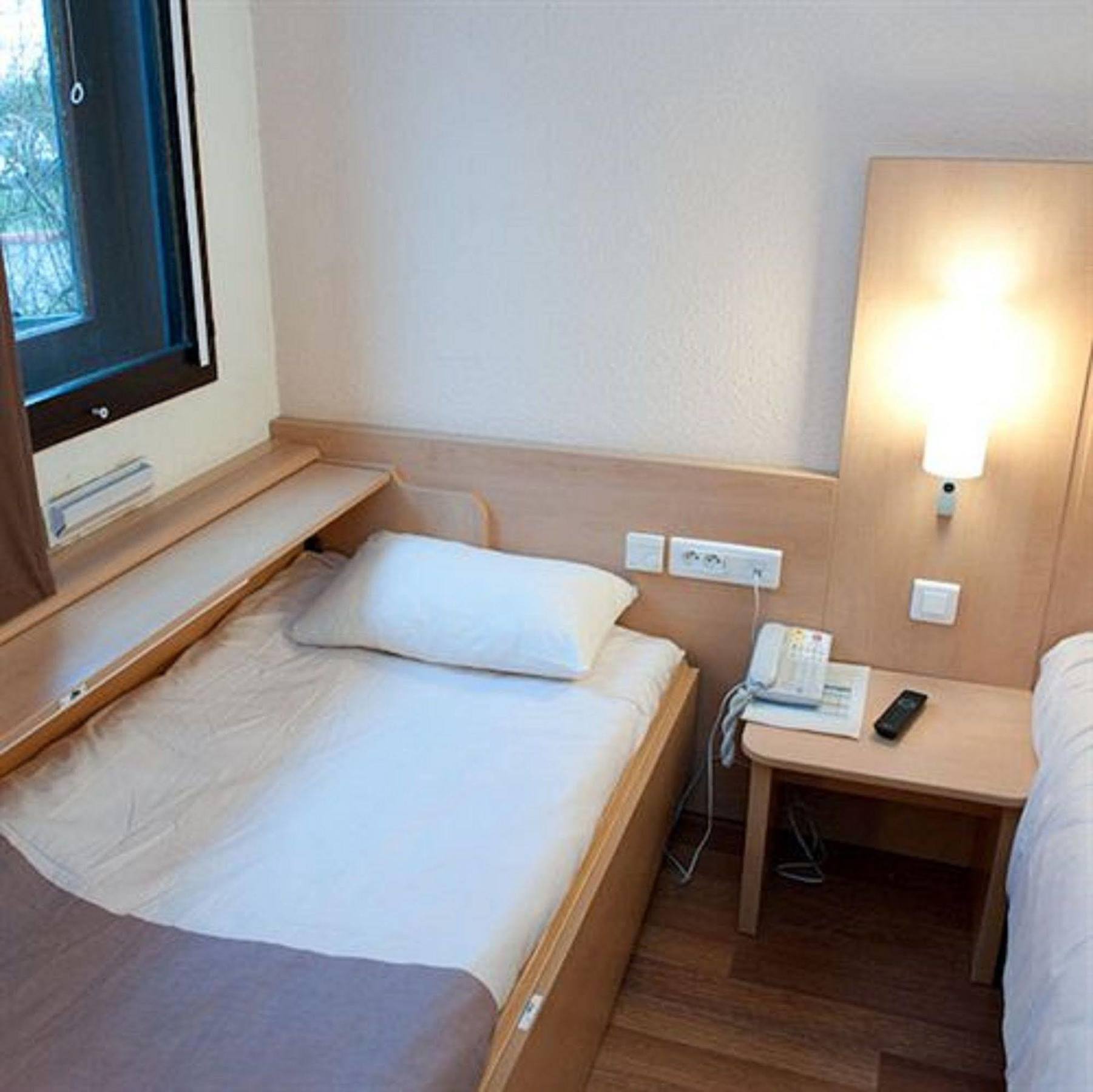Egg Hotel Gonesse Luaran gambar