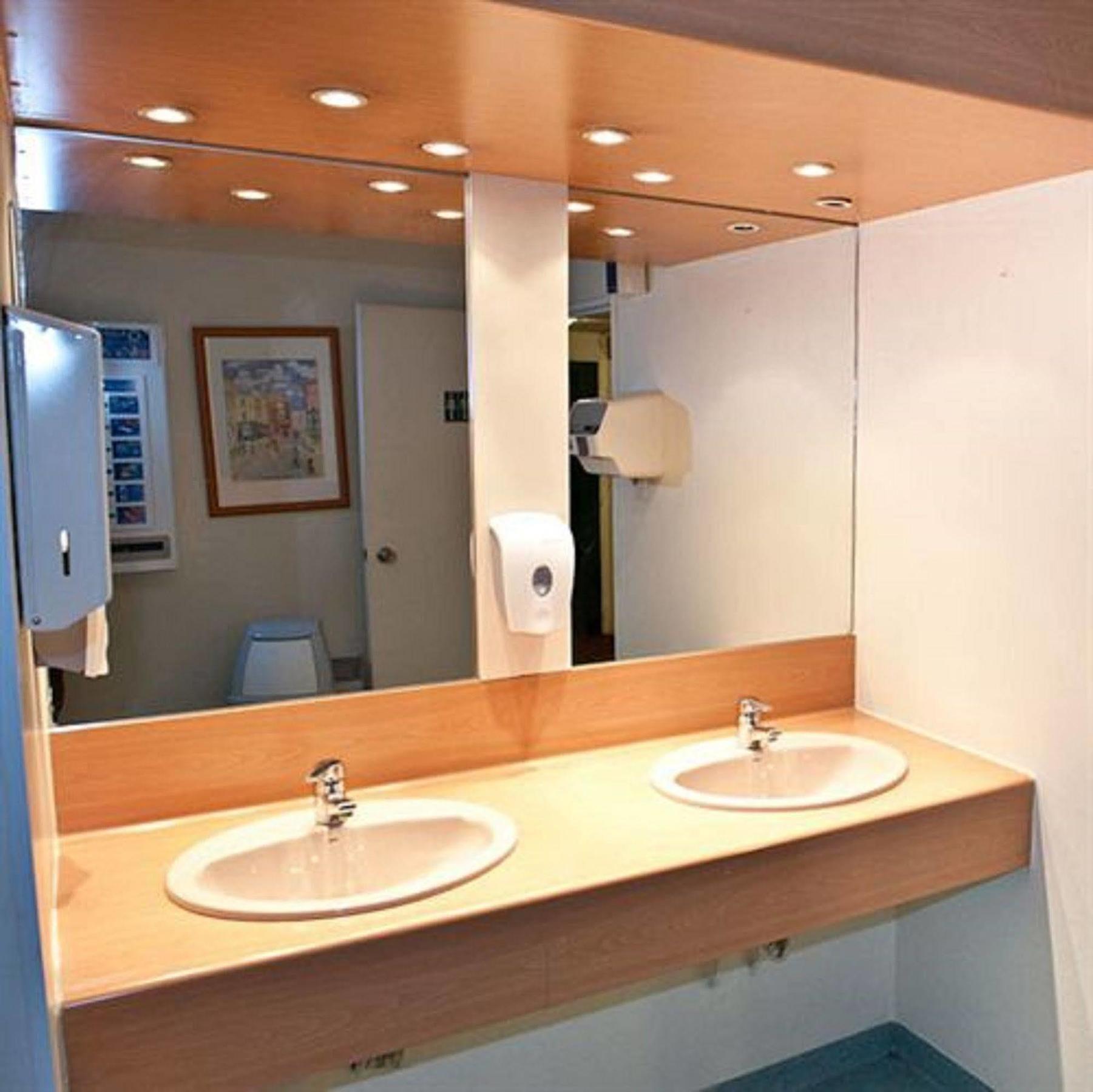 Egg Hotel Gonesse Luaran gambar