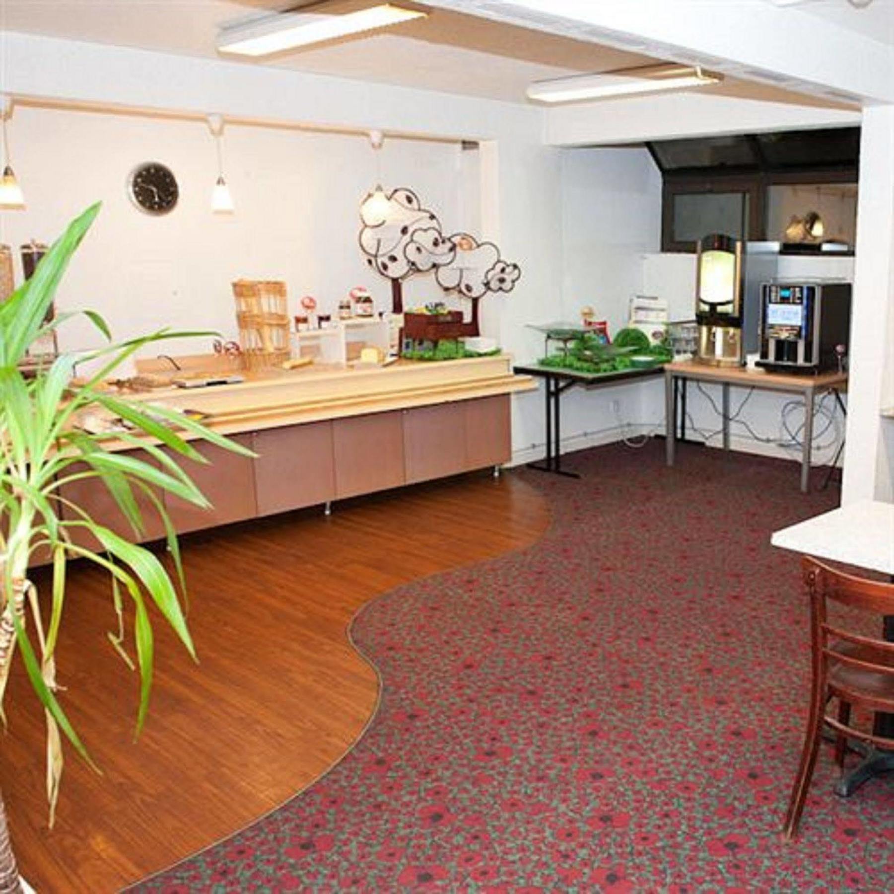Egg Hotel Gonesse Luaran gambar